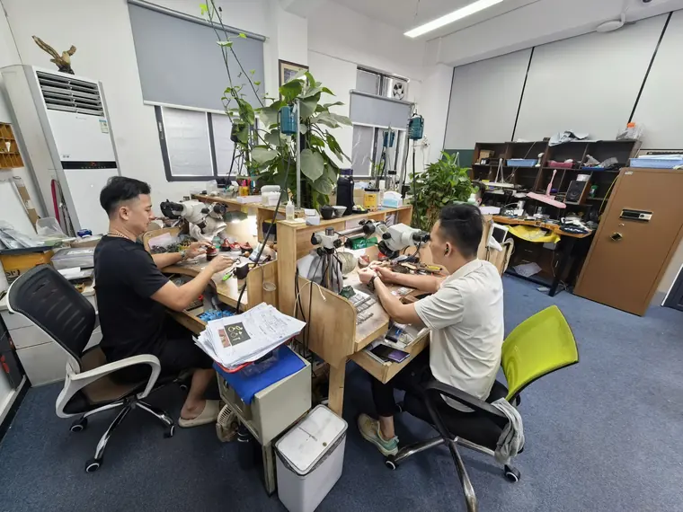 Gemformia stone setting department in Panyu, Guangzhou